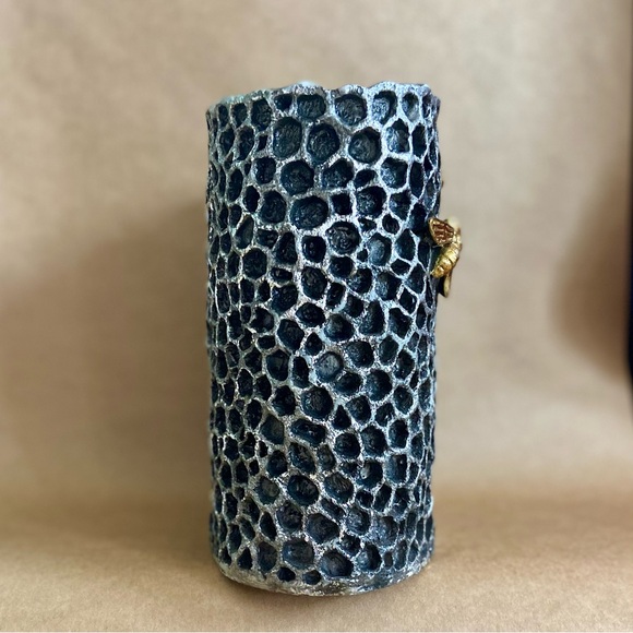 Sagebrook Home polyresin honeycomb vase - Picture 3 of 5